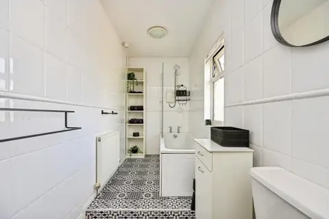 Alternative view of the first-floor family bathroom